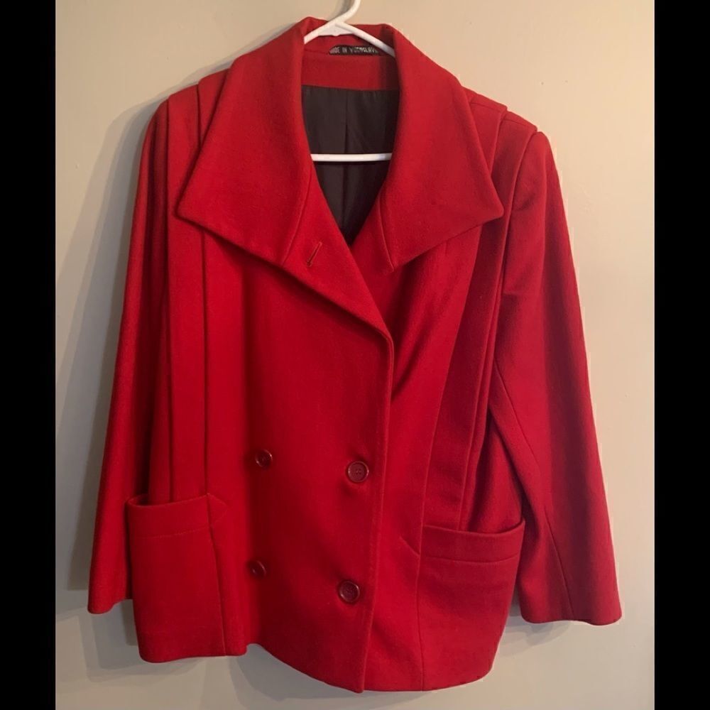 Stylish international Scene ladies coat.  Inv 1491